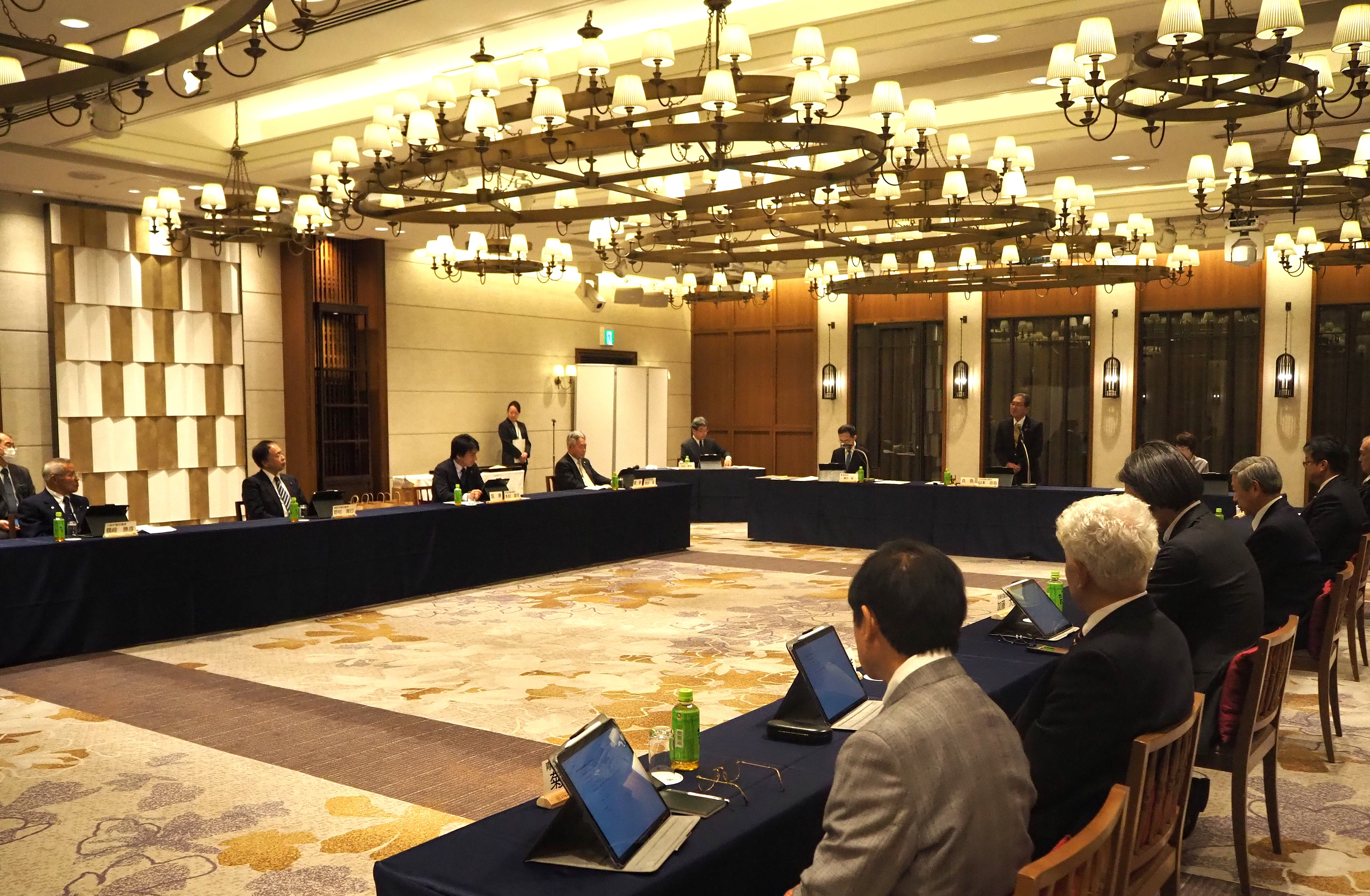 自治功労者表彰・町村議会表彰（全国町村議会議長会）の伝達を行いまし