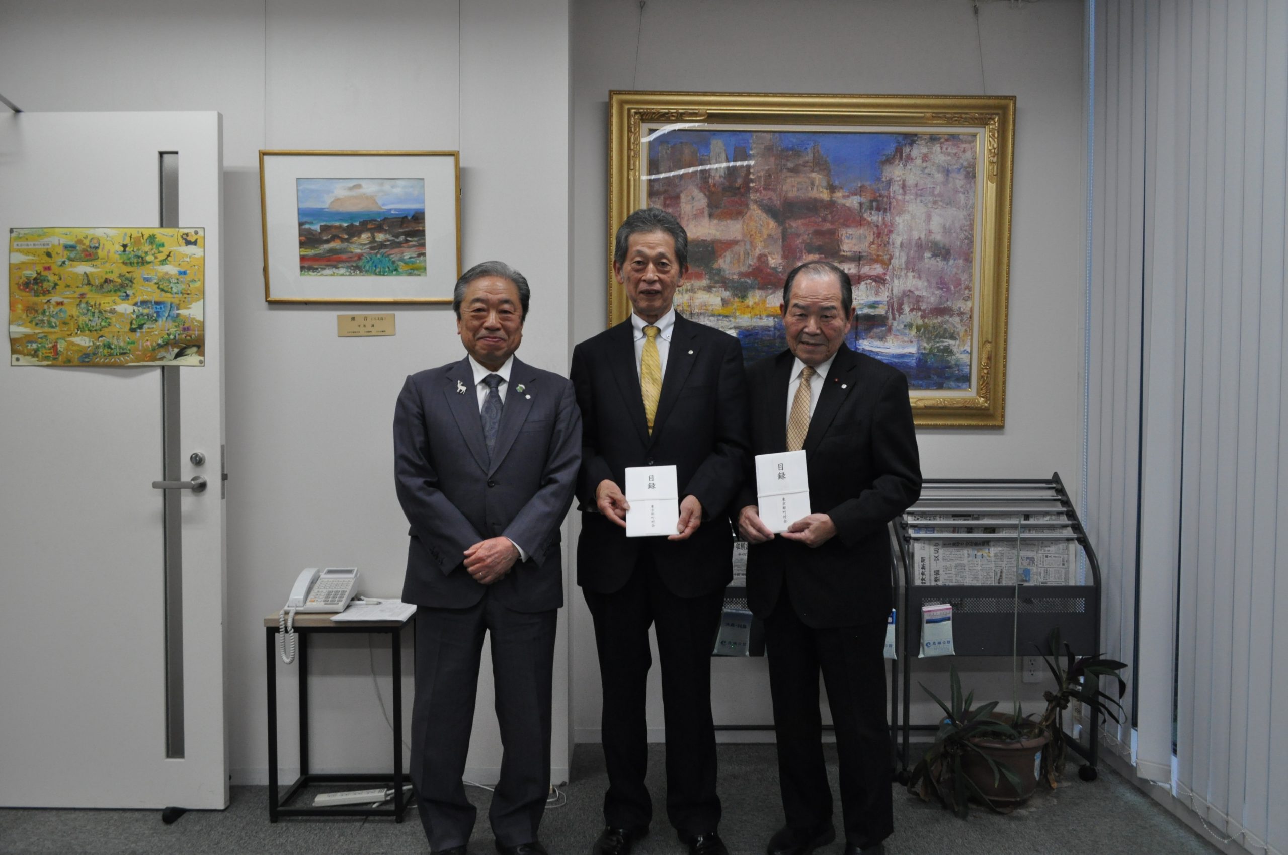 令和７年台風第22号・23号に対する見舞金を贈呈しました